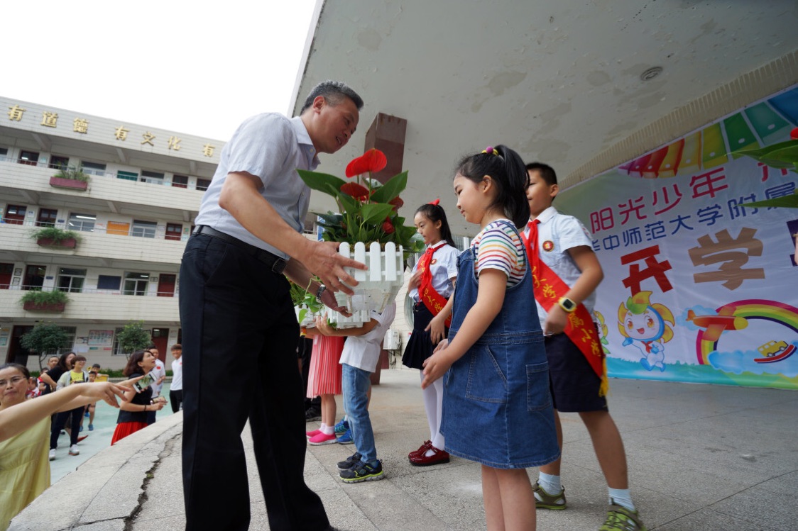 走出去  采撷智慧之花   引进来  共话教学之道