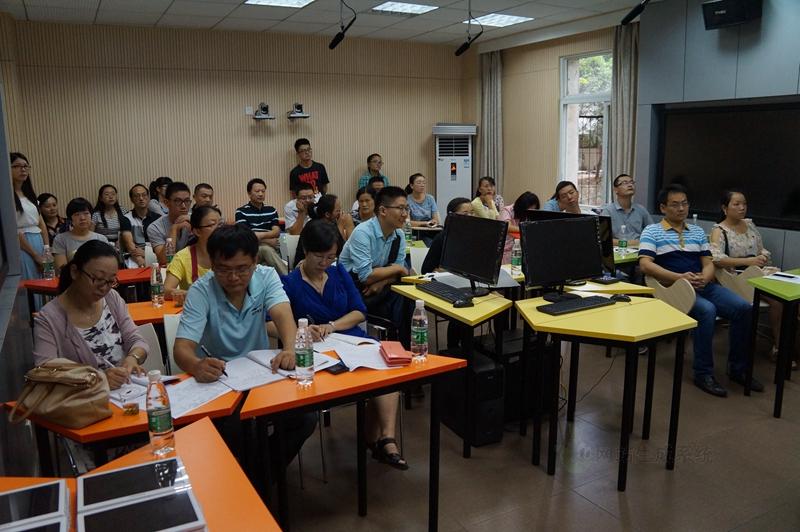 全国信息技术优质课教学录像研讨活动在华师附小举行